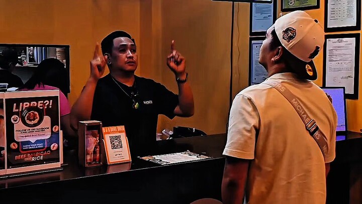 Things You should NEVER do when customers are waiting