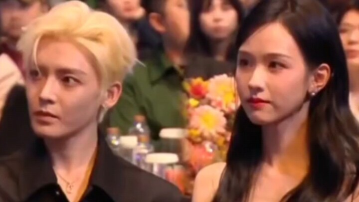 Chen Duling dan Hou Minghao naik ke panggung terima penghargaan, kamera malah berantakan—semua pasan