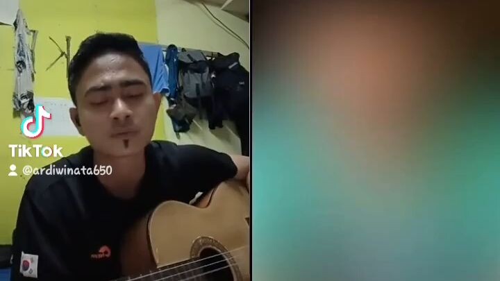 nyanyi Lagu pas band saat live