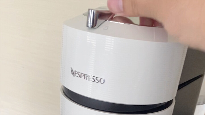 I impulsively bought a coffee machine—it makes pretty good coffee, but the coffee capsules are a bit