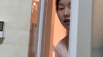 "ความรักของพนักงานบริการลูกค้าสองคน"
