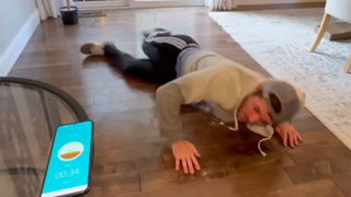 Vợ tôi sẽ sớm về nhà