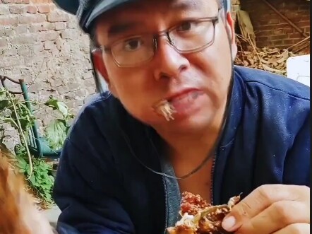 Siang ini aku bertengkar dengan ayahku.