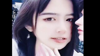 Annie đã tiết lộ sự trong sáng trong cảm xúc của mình trong một buổi phát sóng trực tiếp. Annie bé n