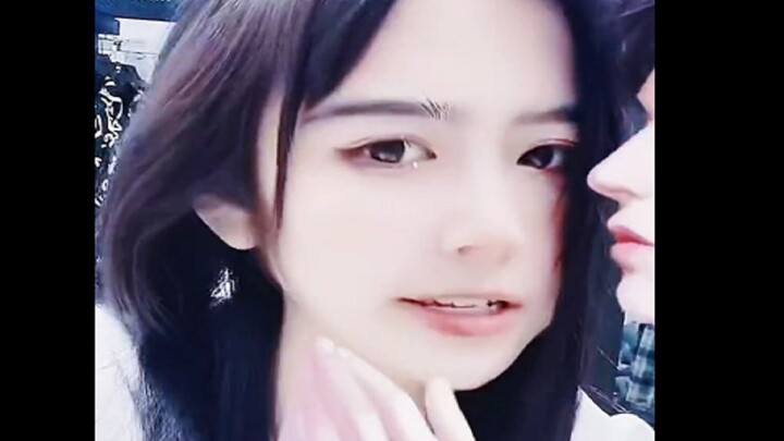 Annie revealed her emotional cleanliness during a live broadcast. Little Annie has a very positive o