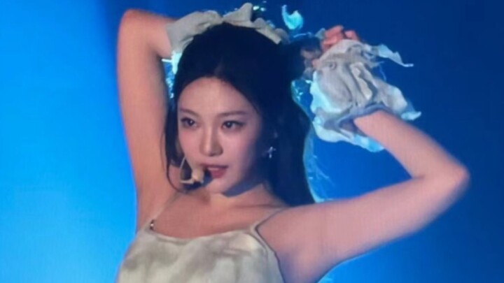 Iconic moments when K-pop idols with green cards broke into the mainstream!!!
