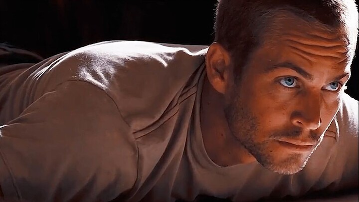 رجل وثلاث فتيات ينطلقون في مغامرة بحرية: يسقط ساعة الشاب بالخطأ في قاع البحر، ليكتشفوا بعد الغوص كنز