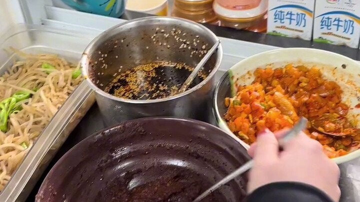 Let’s Take a Look at What They Eat in the Cafeteria (157)