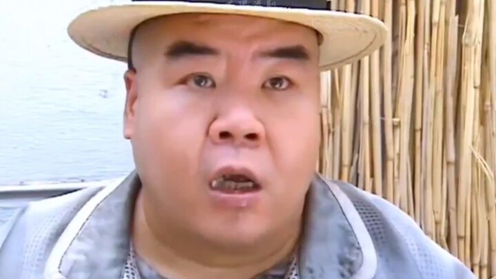 طار ابن الثري وراء صاحب المطعم لأميال فقط ليضع بعض البصل الأخضر في نودلز شاو ميان #تشنغ تسي شي #إمبر