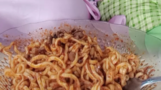 halo2semua hariini aku dan adik ku mukbang makan mie pedasss🥵