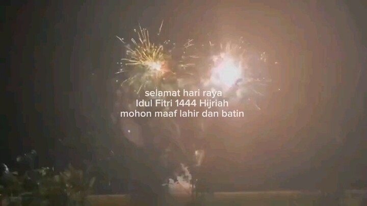 sebentar lagi akan tiba idul Fitri tinggi 3 hari lagi 😭😭