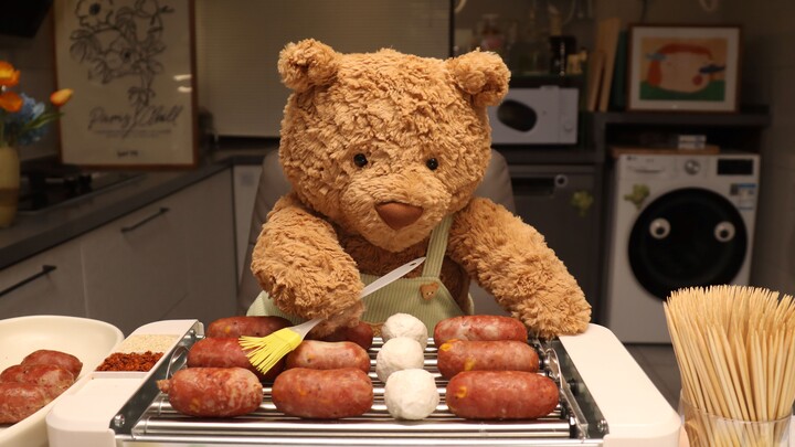 [Stop-motion animation] You grill the university, he grills the public, and I grill sausages for my 