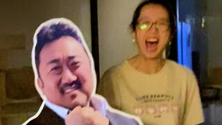 室友互送丑手机壳 看得出来她们都很喜欢