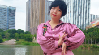 Supernova~用五年前买的衬衣变身霹雳娇娃