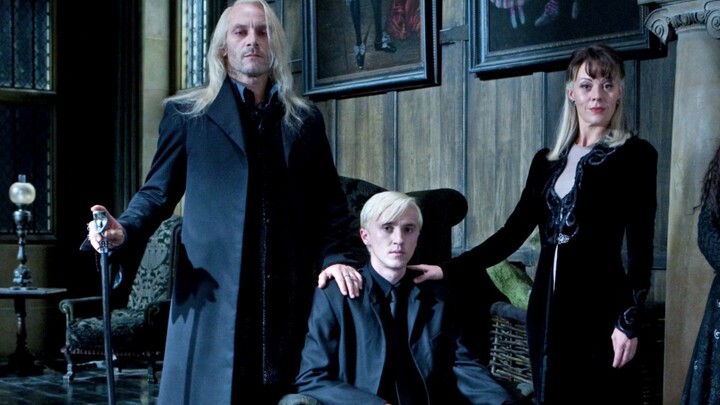 Malfoy selalu berada di sisi keluarganya.