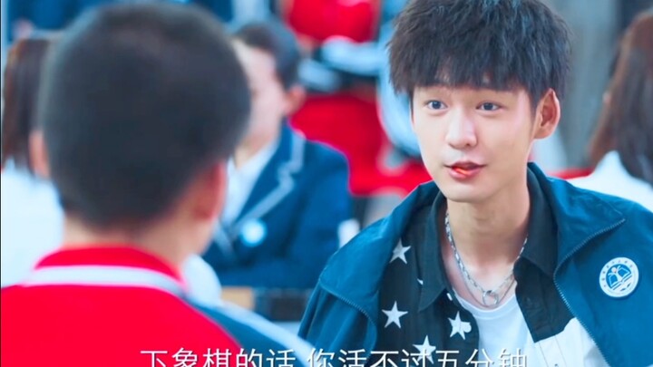 Tôi không thể ngừng cười. "Ba người này đến đây để chơi cờ vây à?"