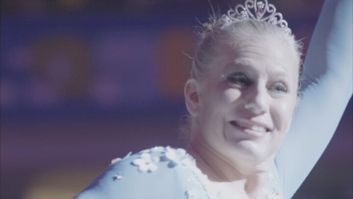 ساعدت حماتي البالغة من العمر 59 عامًا في تحقيق حلم الفتاة البالغة من العمر 19 عامًا