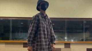 Phòng tập nhảy · Luyện tập bước trượt