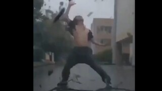 《 宇 宙 来 啦 ！》