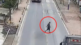 Trước đây, nếu bạn gặp xe không có động cơ hoặc người đi bộ vượt đèn đỏ, bạn luôn phải chịu trách nh