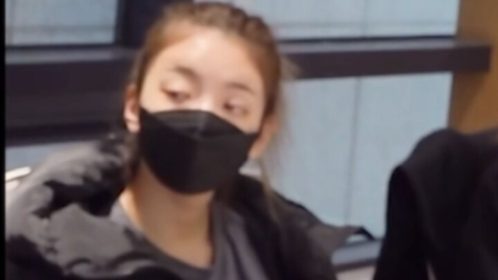 【ITZY】Chị Lia này đi học xong là ăn rồi ngủ luôn, cười chết mất haha hahaha