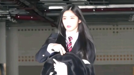 Hanlin Art High: “Our school’s ‘school flower’? You can’t even count them—there are just too many! W