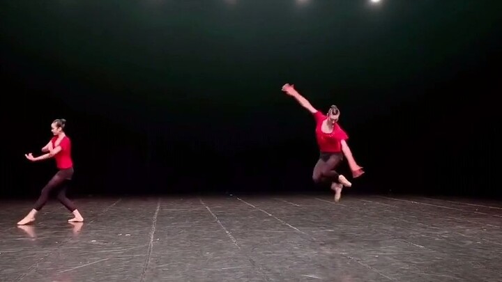 艺考舞蹈生古典舞转圈技巧展示，会跳舞的哥哥姐姐们真的太有活力了！