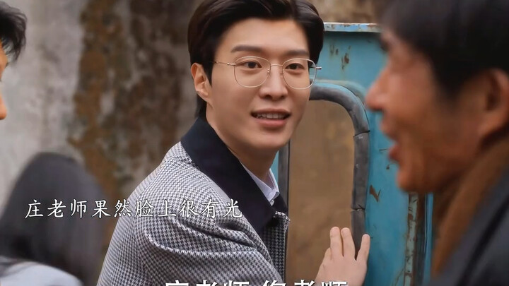 Zhuang Tunan puts on glasses and really comes into his own, handling social situations like a pro!
