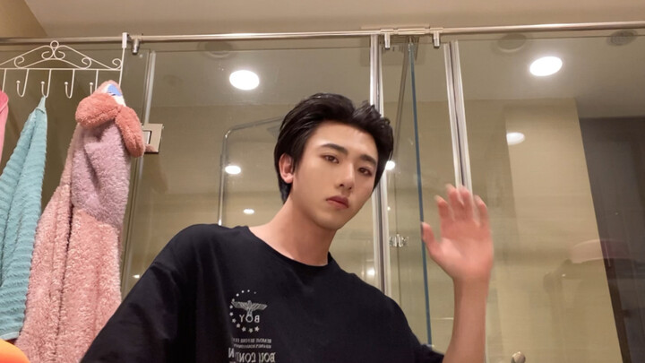 身为一个真爱粉，洗脸时间也不忘练习两分半！！