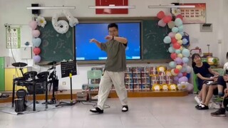 数学老师又一年的六一popping表演