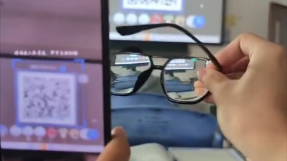 สุดยอด! เล่นมือถือนานจนสายตาสั้นไปแล้ว!