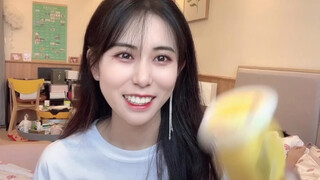 วิธีปลุกแฟนสาวสุดแปลกขณะนอนตื่นสาย