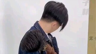 Those with hair and those without are all speechless—why do I find myself more and more attracted th