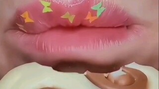 SATISFYING LIPS ASMR