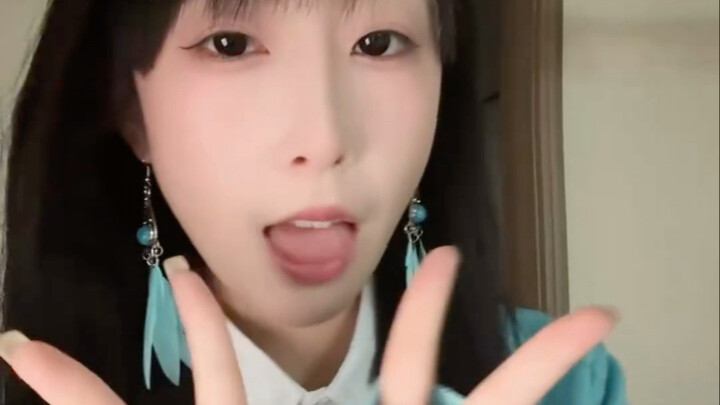 萌妹的反差白眼 吐舌