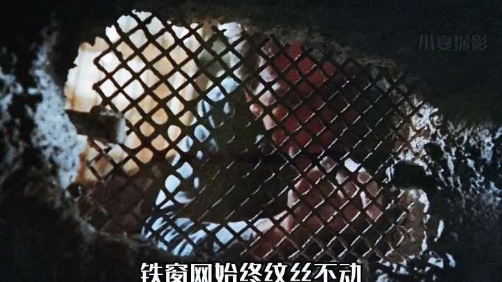 نظر الرجل عن غير قصد إلى الملعقة في يده.