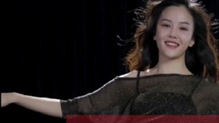Dạy múa bụng cơ bản bằng cách chỉ vào háng