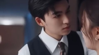 Setelah bercerai, aku menikah dengan paman CEO mantanku dan jadi kesayangannya