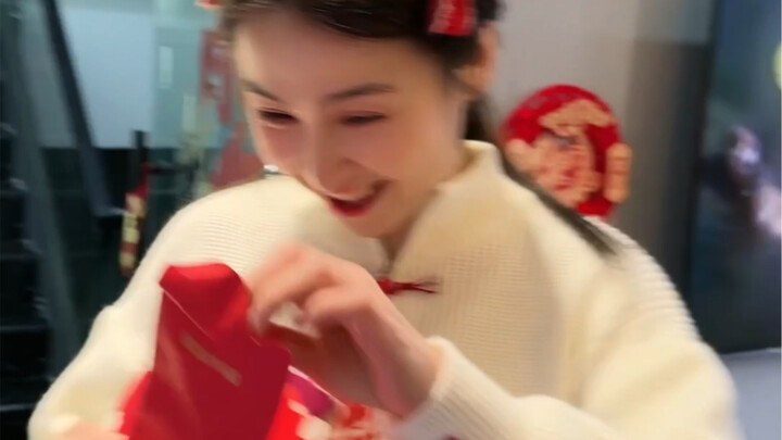 When my girlfriend snatched my red envelope, a righteous social-media meltdown struck... #SuperMarys