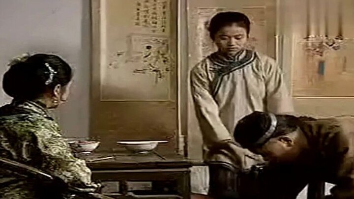 The poor bannermen drank cornmeal porridge at home and wiped their mouths with pig skin when they we