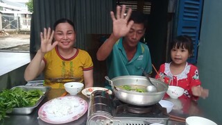 Bắt cua về làm nồi lẩu cua đồng     ngon và ngọt thanh mát