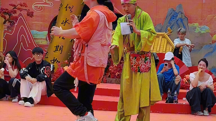 Longer version of Wansuishan and Xiaotang’s interactive segment—this rug’s friction is maxed out!