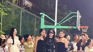 这个穿搭适合参加蒙面唱将