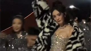 ดีกว่าปิดเสียงแล้วเปิดเพลงตื่นเต้นต้อนรับปีใหม่ 0.5 เท่าและเต้นอย่างทรงพลังดีกว่า (อันที่แล้วมีปัญหา
