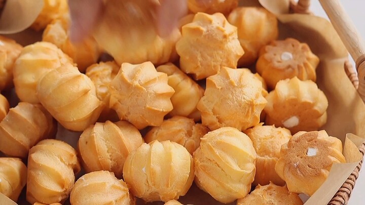 When I was a kid, I could buy a big bag of puffs for ten yuan, but now I can no longer afford it.