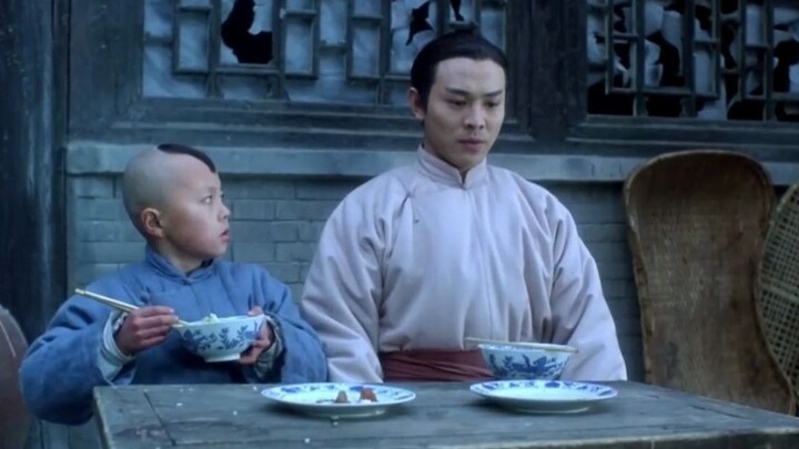 Jet Li - New Shaolin Five Ancestors - Anak itu merobek celana dalam ayahnya setelah mencucinya, jadi