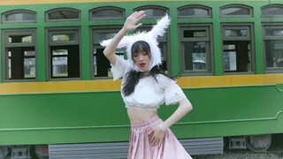 Kelinci kecil itu membuka pintu dengan patuh dan melompat dengan lucu [kelinci] ~