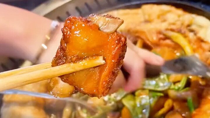 Starting in Harbin, this little-pot baked pancake is all about speed—perfect even when you’re dining