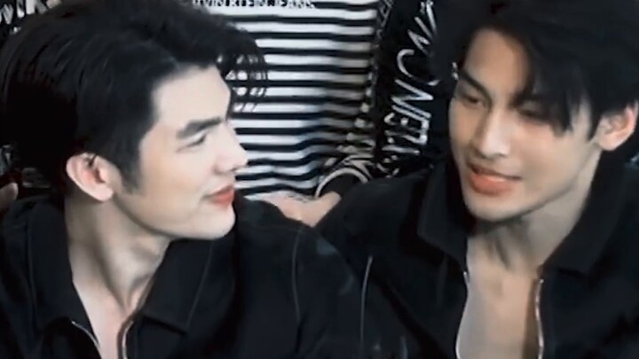 Do you know what a couple with a great atmosphere is? Every time they look at each other, I’m afraid