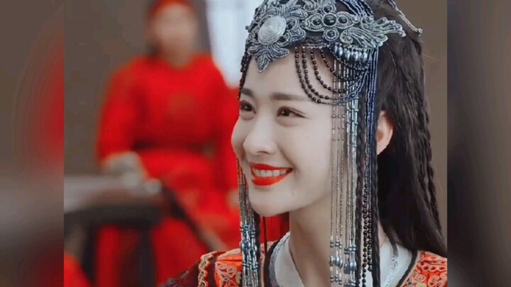 «أي ابتسامة جميلة خَطَفَت قلبك؟»